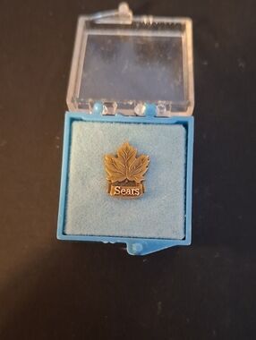 Sears 10 Kt Gold Leaf Lapel Pin, Sears on Blue Display, Original Box